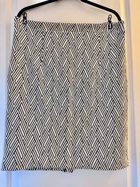 Banana Republic Factory Black & White Geometric Knit Pencil Skirt